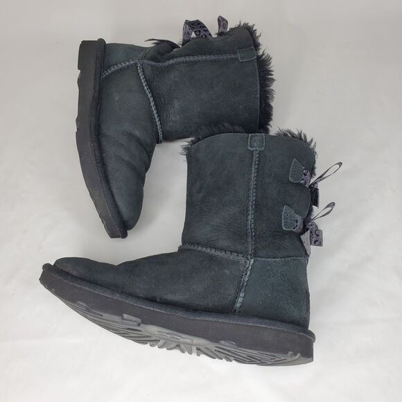UGG Size 2 BAILEY BOW Suede Sherpa Lined Boots in Black - Picture 4 of 8
